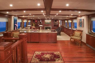 Golf Charter Yacht Stargazer -  Main Salon